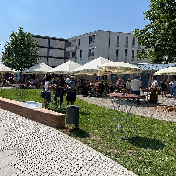 Einweihung Haifischbar (Foto: Susanne Unger)