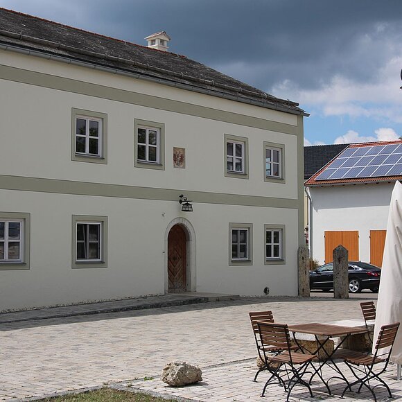 Pfarrhof und Dorfladen Hofstetten