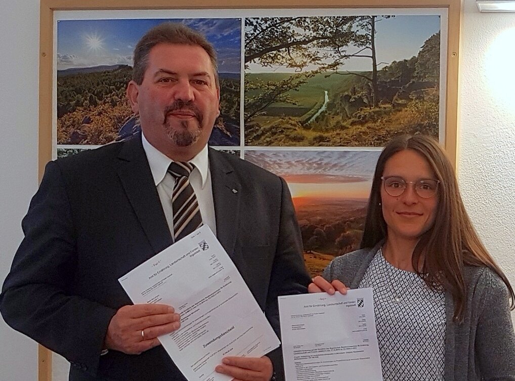 Bürgermeister Richard Mittl und Lena Deffner