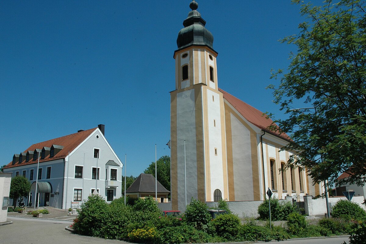 Pfarrkirche und Rathaus Nassenfels